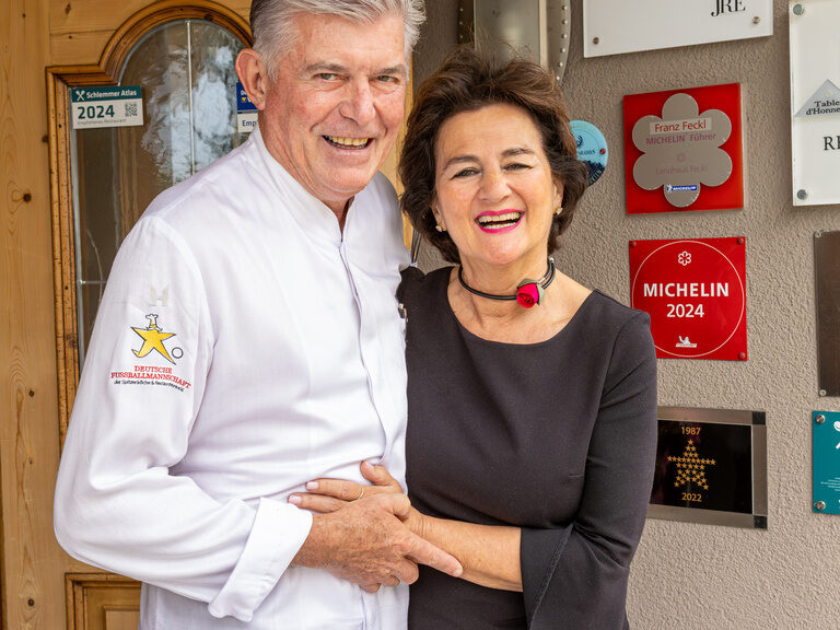 Gastfreundschaft besteht darin, sein Zuhause anderen zu öffnen.