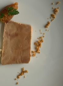 Gänseleberterrine mit Früchte-Chutney und Brioche